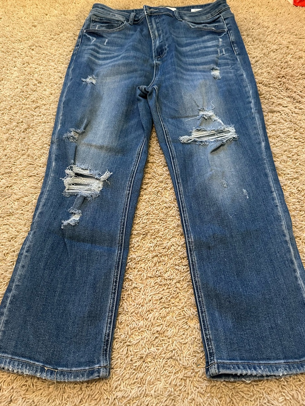 RISEN DISTRESSED DENIM